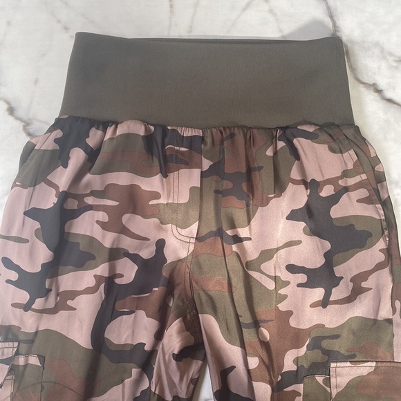 Cinq á Sept Les Jour Giles Pants- Olive Size Medium - Picture 2 of 8